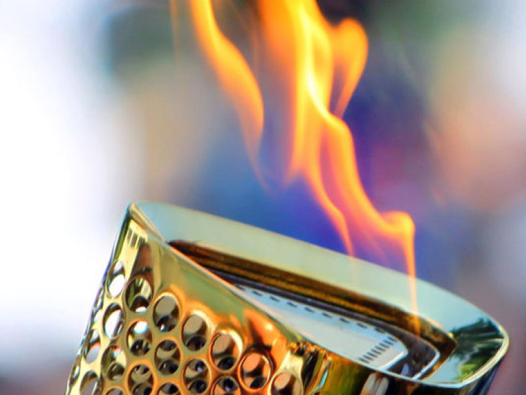 В России в руках у 13-летней девочки взорвался факел с олимпийским огнем (ВИДЕО)