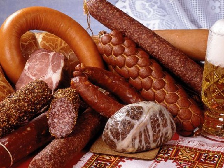 Эксперт рассказала, чем «красят» мясо и колбасу в супермаркетах