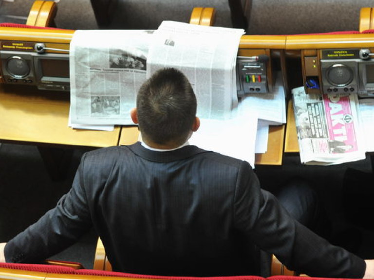 Сегодня парламентарии должны рассмотреть законопроекты об отмене депутатских льгот