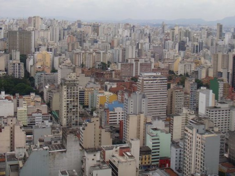 Жители самого большого бразильского города в буквальном смысле задыхаются от грязи (ВИДЕО)