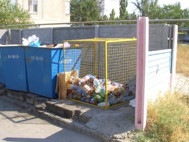 Среднестатистическая украинская семья ежемесячно выбрасывает продуктов на 500 гривен (ВИДЕО)