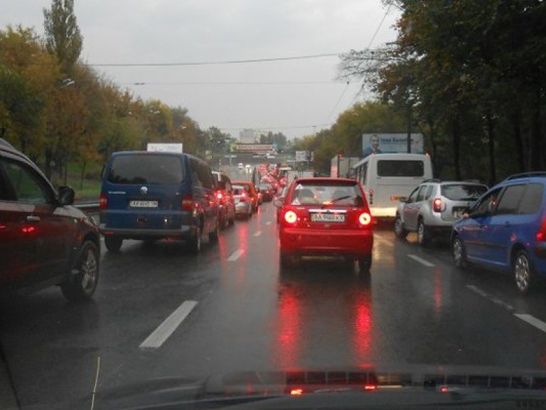Пробки в Киеве достигли 8 баллов