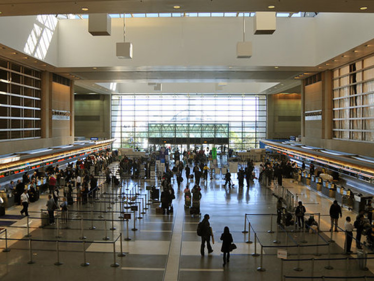 Стрельба в аэропорту Лос-Анджелеса: один человек погиб