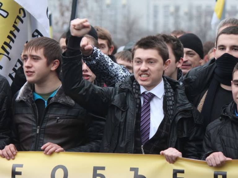 Националисты в России проводят «Русский марш» (ФОТО)