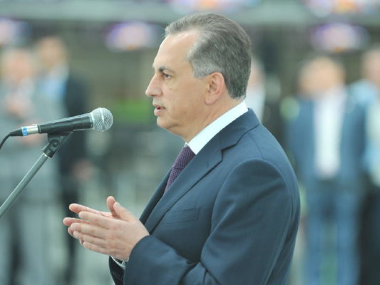 Как олигархи украинцев работать учили