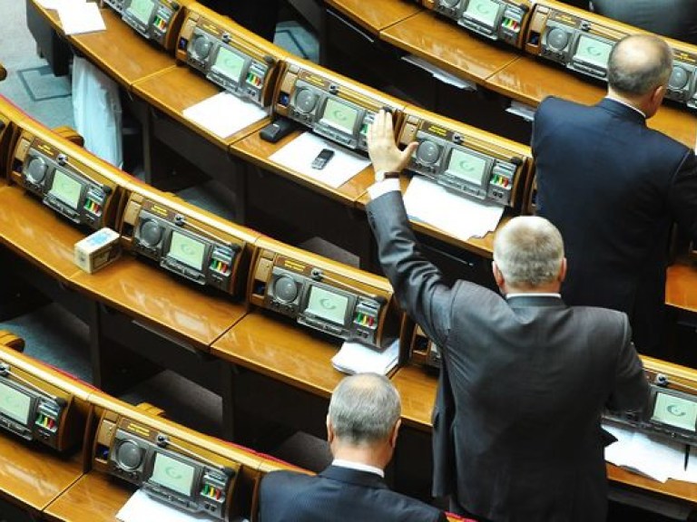 Парламент провалил голосование по законопроекту Симоненко об отмене пенсионной реформы