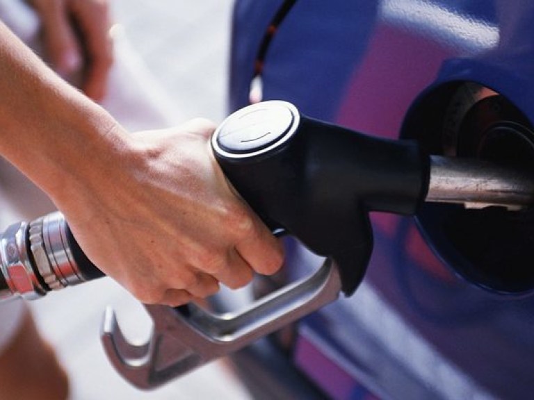 Бензин с биоэтанолом будет дорогим и некачественным – эксперт