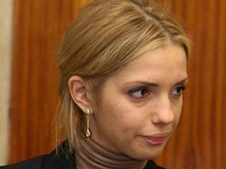 Тимошенко пришла в Раду, но абстрагируется от общения с журналистами и парламентариями