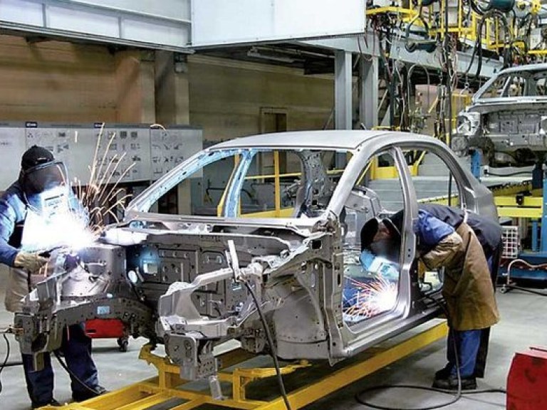 Производство машин и химии в Украине упало на 20% &#8212; эксперт