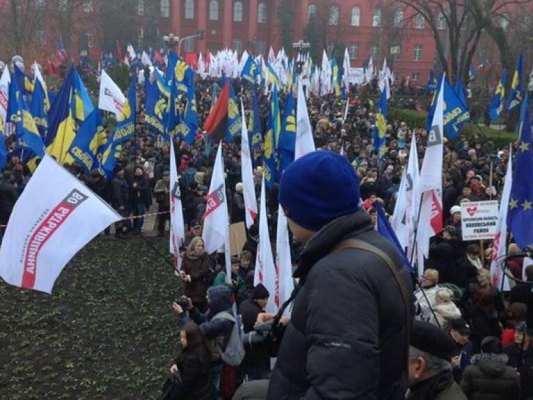 От оппозиции на Майдане звучат странные лозунги об арийской Европе — политолог