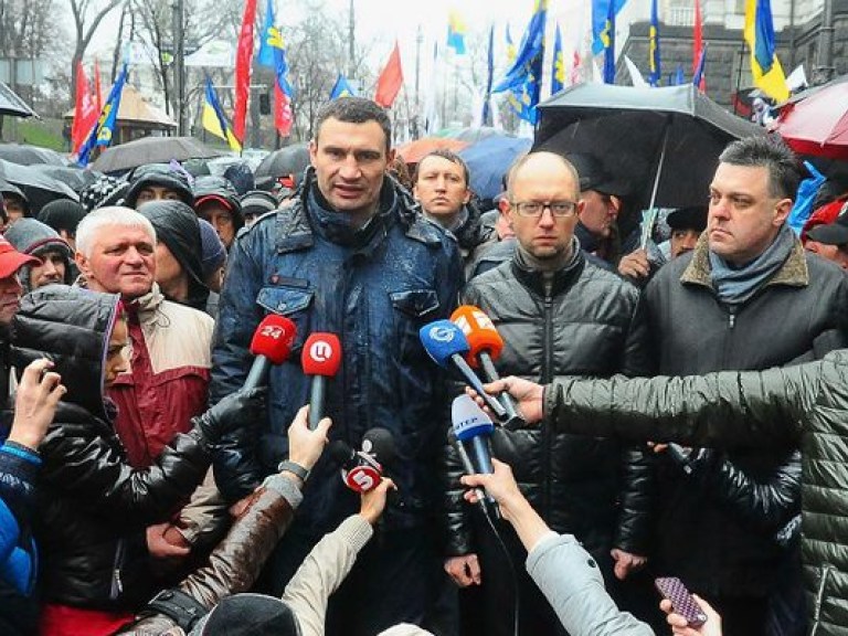 Студенты прогнали Кличко с митинга в парке Шевченко