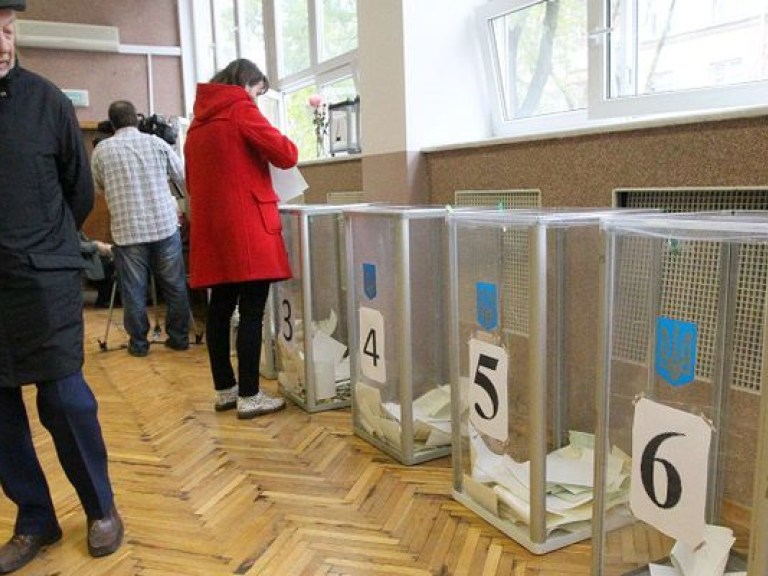 Киевляне жалуются на сборщиков средств для кампании кандидата-“свободовца” Левченко