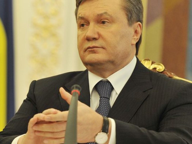 Янукович аплодирует евромайданам (ВИДЕО)
