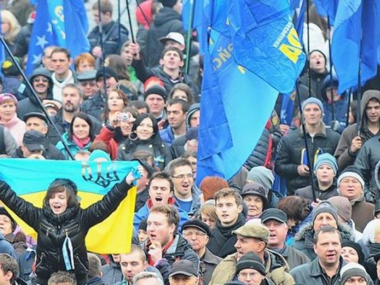 Евромайдан с Европейской площади пошел к Майдану Независимости