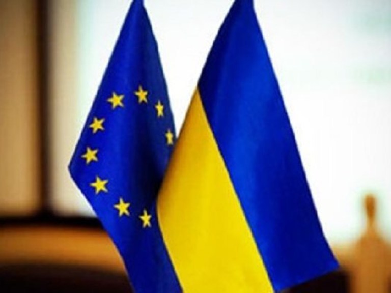 Отказ Украины от &#171;ассоциации&#187; спасает ее от дефолта &#8212; Bloomberg