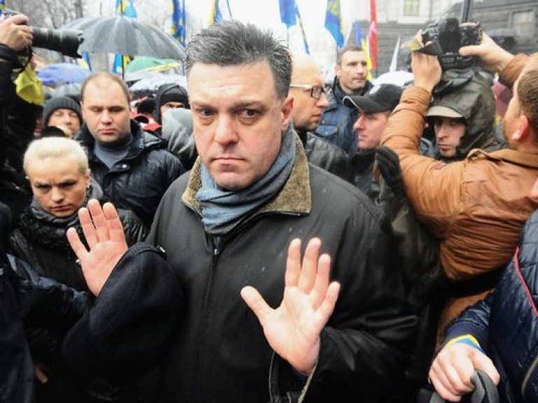 Политолог: Тягнибок поссорил два Евромайдана