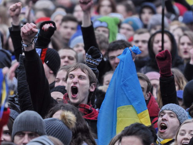 К Евромайдану движется колонна студентов, организаторы насчитывают тысячи