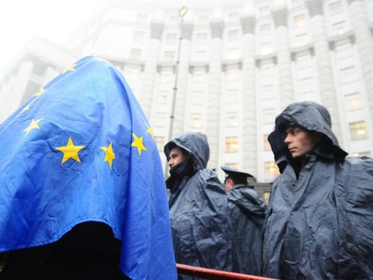 Эксперт: украинцы не готовы к Ассоциации с ЕС