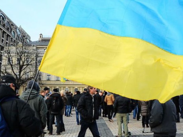Митингующие на Михайловской площади организовали защиту своей территории