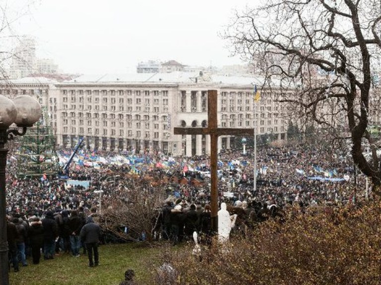 На Евромайдане призвали штурмовать Украинский дом