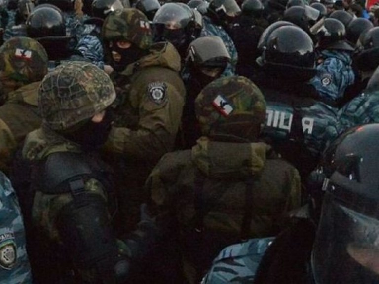В Киев стягивают подразделения Внутренних войск из регионов &#8212; МВД