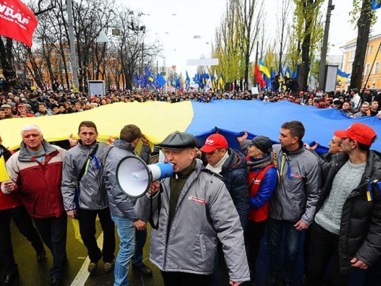 Колонна из 300 студентов двинулась к Шевченковскому суду столицы