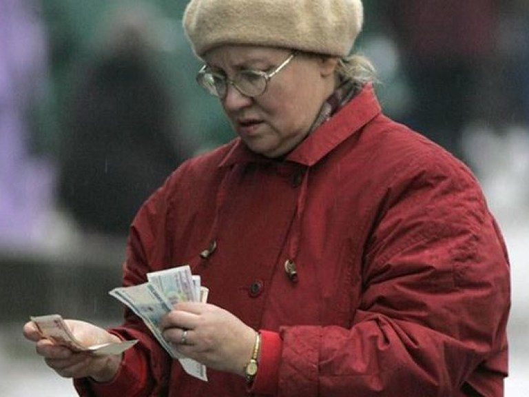 За счет перераспределения доходов бюджета пенсии можно увеличить в 2 раза