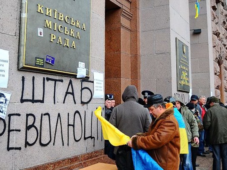Работники КГГА беспокоятся, что город может остановиться