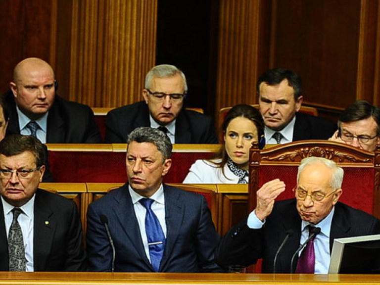 «Регионала», проголосовавшего за отставку Азарова, ждет «суд партийной чести»