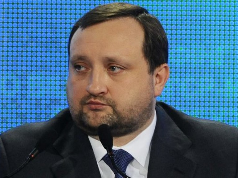 Арбузов осудил силовой разгон Майдана