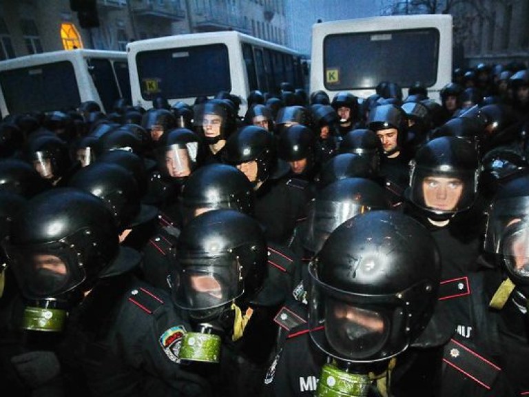 Центр Киева начинают перекрывать силовики