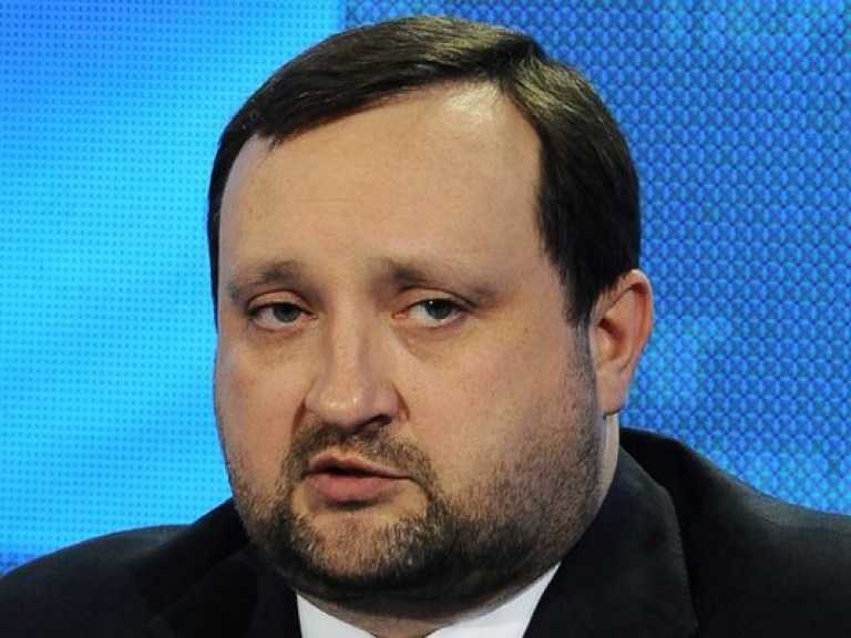Арбузов рассказал, почему Кабмин не может пойти в отставку