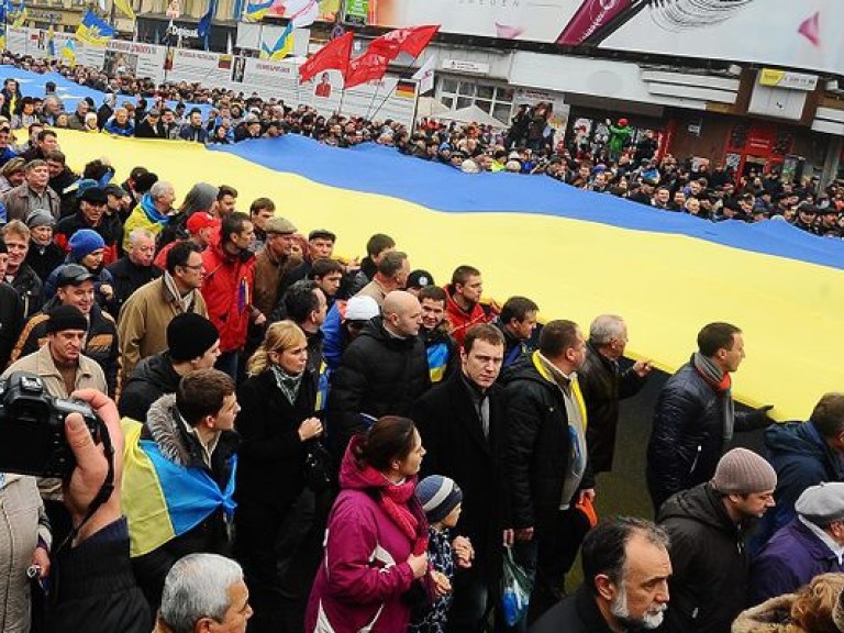 На Майдан везут людей с Востока