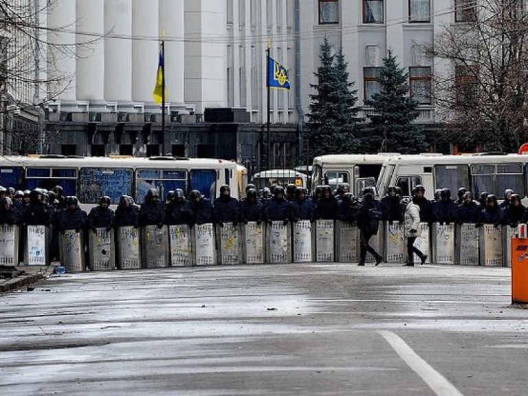 Митингующие с Евромайдана продолжают блокировать админздания