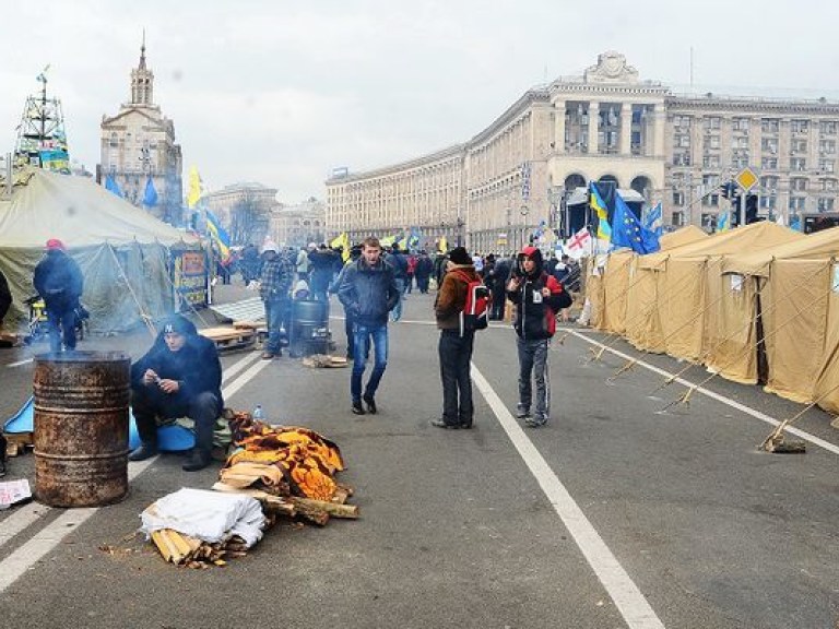 На Майдане Независимости уже установлено более сотни палаток