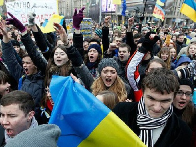 На «евромайдан» везут студентов из Днепропетровска