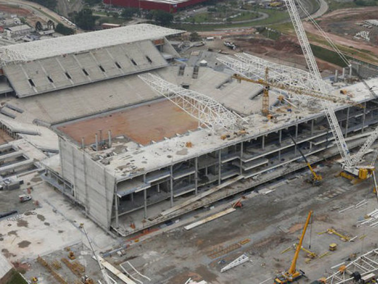 Бразилия не построит в срок половину стадионов чемпионата мира