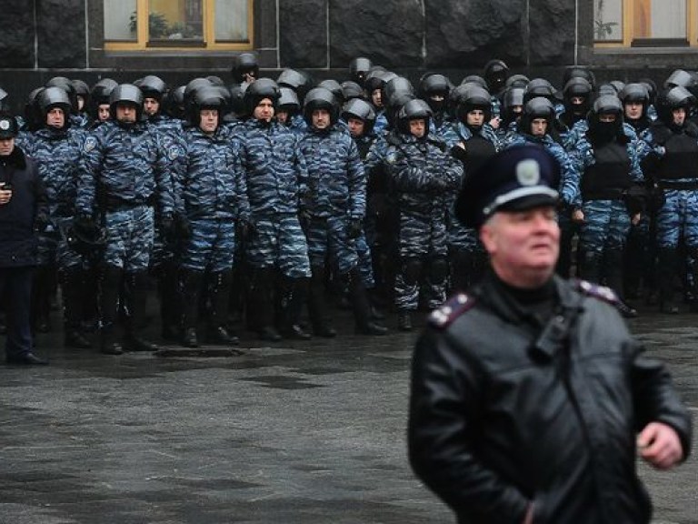 Сегодня ночью в Киеве планируют ввести чрезвычайное положение &#8212; СМИ
