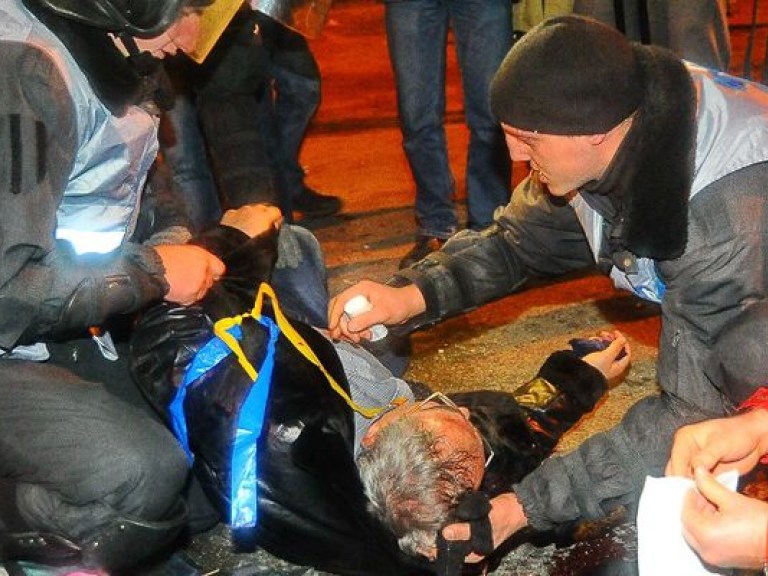 Депутат Царев увидел в больнице перебитые ноги и сломанные челюсти милиционеров