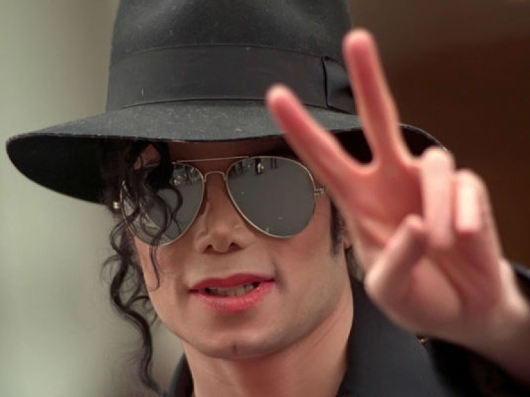 С молотка ушли 40 вещей Майкла Джексона