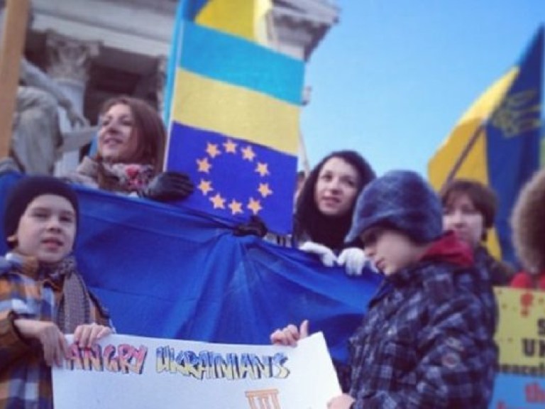 В 20 городах мира проходят митинги в поддержку евромайдана