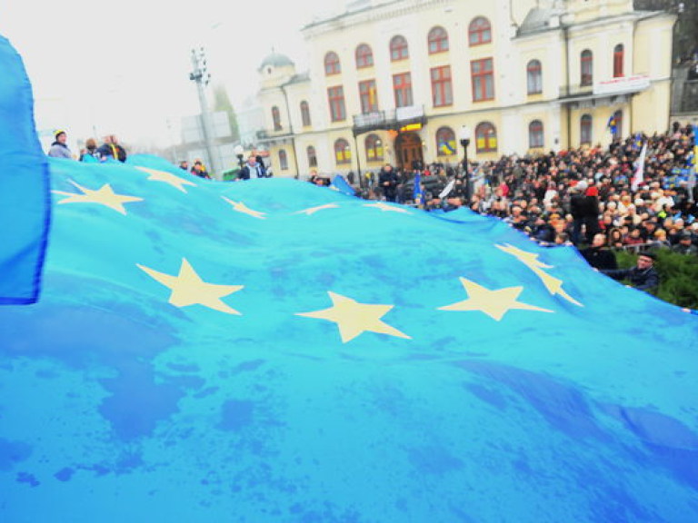 В различных регионах страны местные жители проводят свои евромайданы (ФОТО)