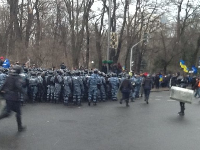 Внутренние Войска полностью оцепили митинг в поддержку Партии регионов