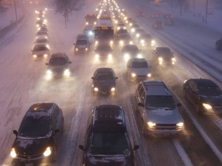 Снегопад парализовал движение в Киеве: пробки достигли 10 баллов