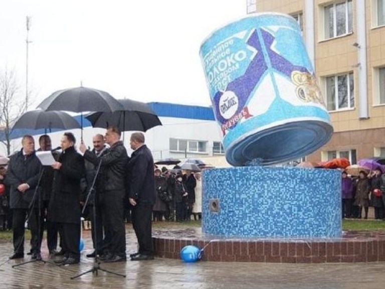 Памятник сгущенке появился в Белоруссии
