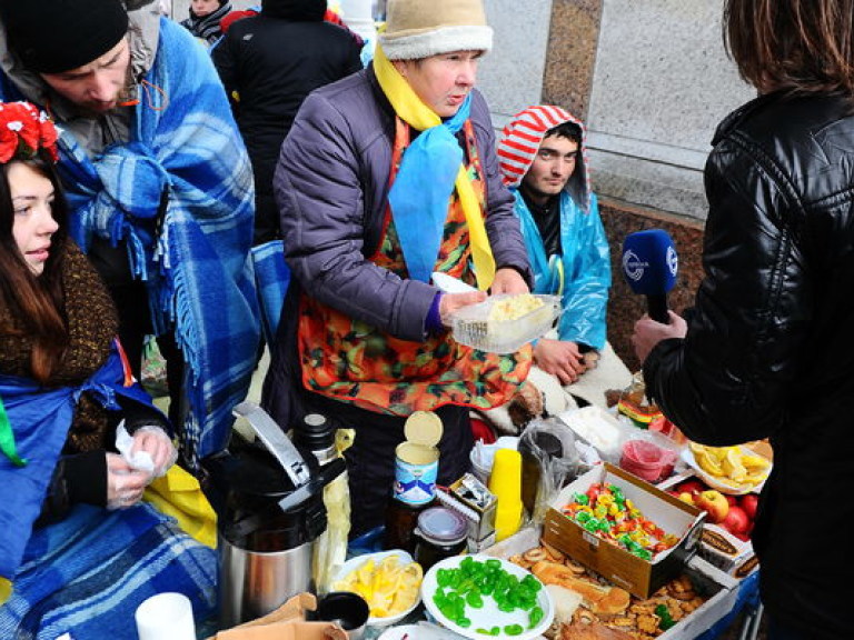 Приїжджі з євромайдану «полюють» на одяг та їжу