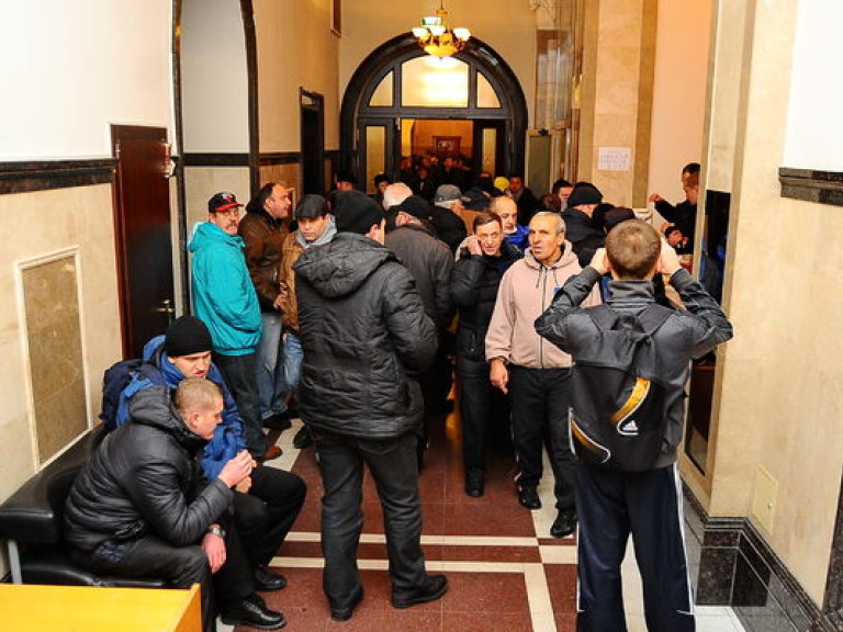 Евромайдановцы в мэрии готовятся к штурму