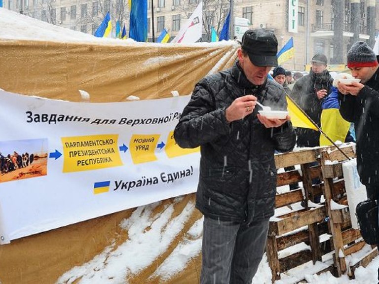 На евромайдане стали меньше есть
