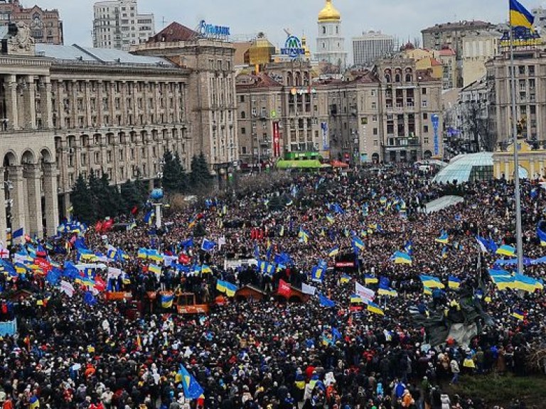 Украина расколота Майданом и не готова отдавать власть оппозиции &#8212; социология R&amp;B Group