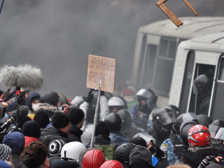 Милицию и евромайдановцев пытаются «стравить» – политолог Небоженко